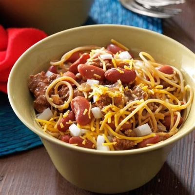  Cincinnati Chili: Un piatto unico che fonde sapori speziati e freschezza cremosa!